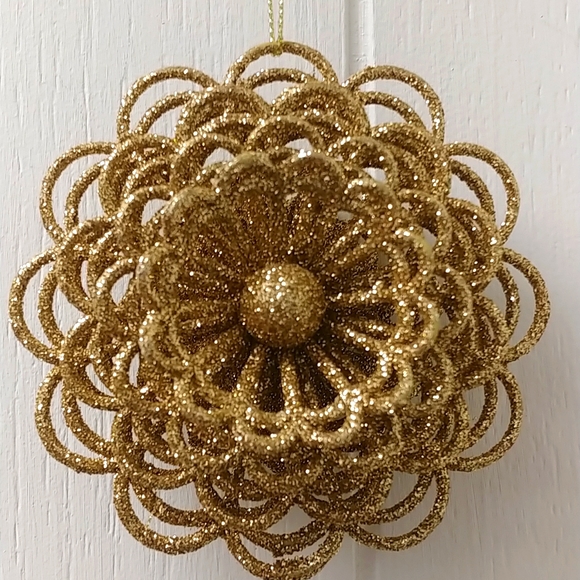 Reindeer Blingy Gold Sequin/Wood Reindeer Figurine with Ornaments - Picture 10 of 10